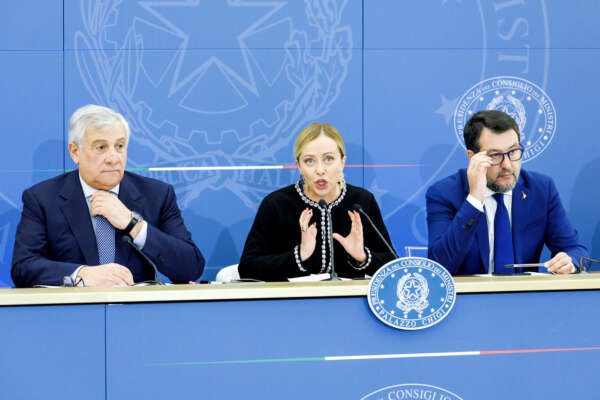 Foto Roberto Monaldo / LaPresse
03-11-2023 Roma 
Politica
Palazzo Chigi – Conferenza stampa al termine del Consiglio dei ministri
Nella foto Antonio Tajani, Giorgia Meloni, Matteo Salvini

03-11-2023 Rome (Italy)
Politica
Chigi palace – Press conference at the end of the Council of minister 
In the pic  Antonio Tajani, Giorgia Meloni, Matteo Salvini