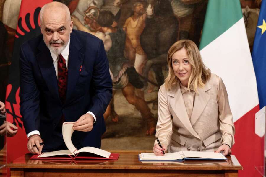 Migranti, giusto l’accordo con l’Albania?