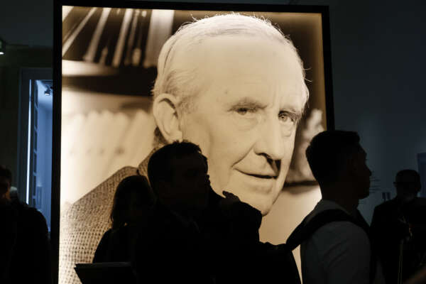 Foto Cecilia Fabiano/LaPresse 15 novembre 2023 Roma, Italia – Politica  :  Galleria Nazionale di Arte Moderna , anteprima della mostra su Tolkien  Nella foto: l’esposizione 
November  15 , 2023 Roma, Italy – Politics –  Modern Art National Gallery Tolkien exihibition preview  In the photo: the ehibition