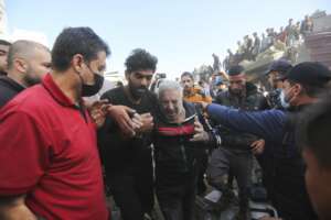 Israele-Hamas, via libera al rilascio di ostaggi: saranno trasferiti nella base militare di Hatzerim