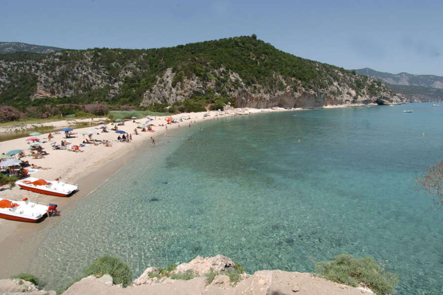 Sardegna, Cala Luna a numero chiuso dal 2024. E spunta l’ipotesi delle spiagge a pagamento