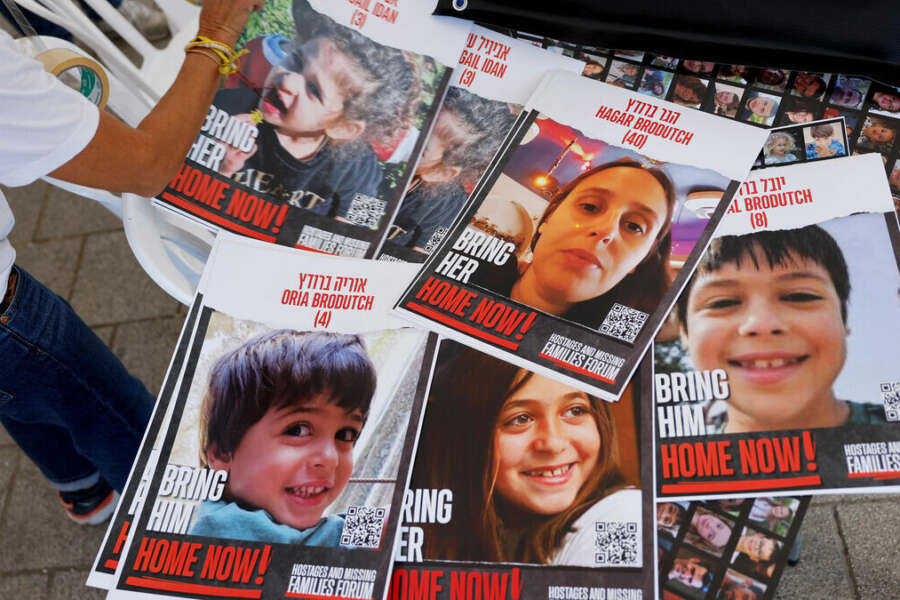 Ostaggi, nuova tregua di 48 ore a Gaza: rilasciati 9 bambini e due madri da Hamas in cambio di 33 detenuti tra donne e minori