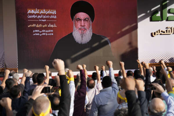 Supporters of the Iranian-backed Hezbollah group raise their fists and cheer as Hezbollah leader Sayyed Hassan Nasrallah appears via a video link, during a rally to commemorate Hezbollah fighters who were killed in South Lebanon last few weeks while fighting against the Israeli forces, in Beirut, Lebanon, Friday, Nov. 3, 2023. Nasrallah’s speech had been widely anticipated throughout the region as a sign of whether the Israel-Hamas conflict would spiral into a regional war. (AP Photo/Hussein Malla)
Associated Press / LaPresse
Only italy and Spain Supporters of the Iranian-backed Hezbollah group raise their fists and cheer as Hezbollah leader Sayyed Hassan Nasrallah appears via a video link, during a rally to commemorate Hezbollah fighters who were killed in South Lebanon last few weeks while fighting against the Israeli forces, in Beirut, Lebanon, Friday, Nov. 3, 2023. Nasrallah’s speech had been widely anticipated throughout the region as a sign of whether the Israel-Hamas conflict would spiral into a regional war. (AP Photo/Hussein Malla)
Associated Press / LaPresse
Only italy and Spain