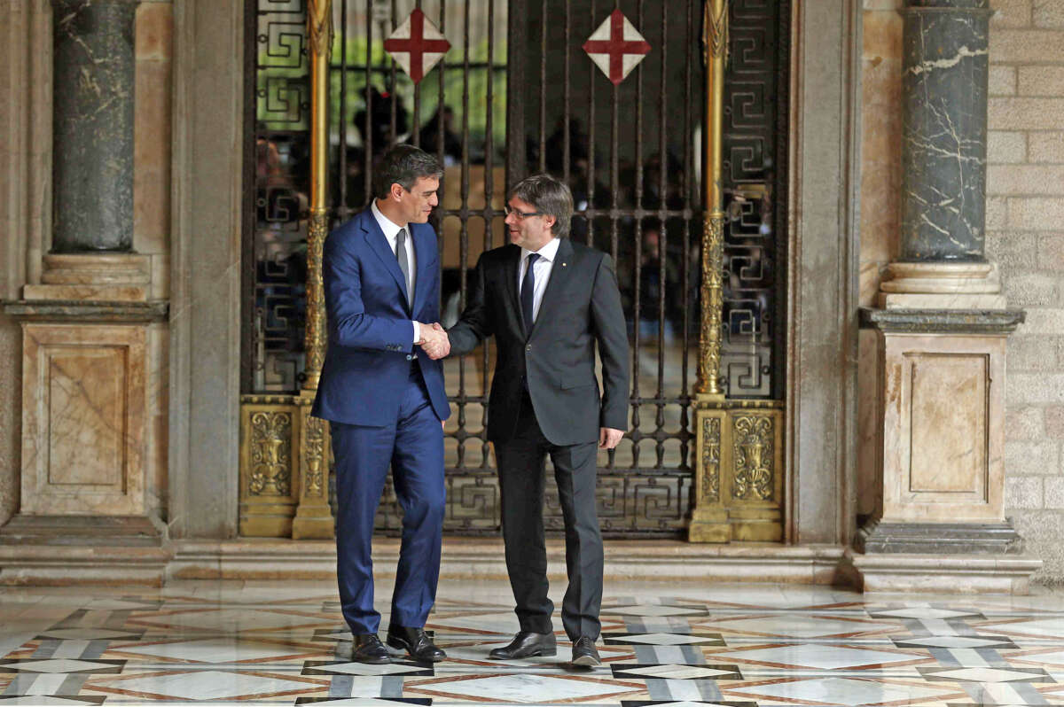 Secretary-General of PSOE Party Pedro Sanchez (L) and Catalonian President Carles Puigdemont shake hands during their first meeting at the Palau de la Generalitat in Barcelona, northeastern Spain, 15 March 2016. Spanish political parties are in negotiations in order to form a new government after the elections of last 20 December 2015. If they failure in the attemp -because all af them are far from the 176 required for an overall congressional majority- Spain will hold general alections upcoming 26 June. EFE/Toni Albir