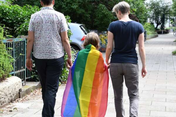 Famiglie arcobaleno, il caso Padova e lezione dei padri Costituenti: la “società naturale” esiste prima dello Stato Famiglie arcobaleno, il caso Padova e lezione dei padri Costituenti: la “società naturale” esiste prima dello Stato