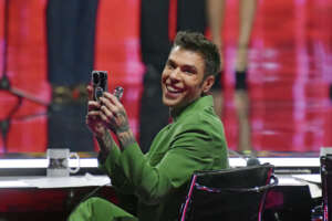 Bonus psicologo: la politica sanitaria di Fedez a misura di Generazione Z