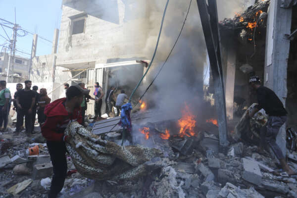 Palestinians look for survivors after an Israeli strike on Rafah, Gaza Strip, Friday, Nov. 17, 2023. (AP Photo/Hatem Ali)


Associated Press/LaPresse
Only Italy and Spain
