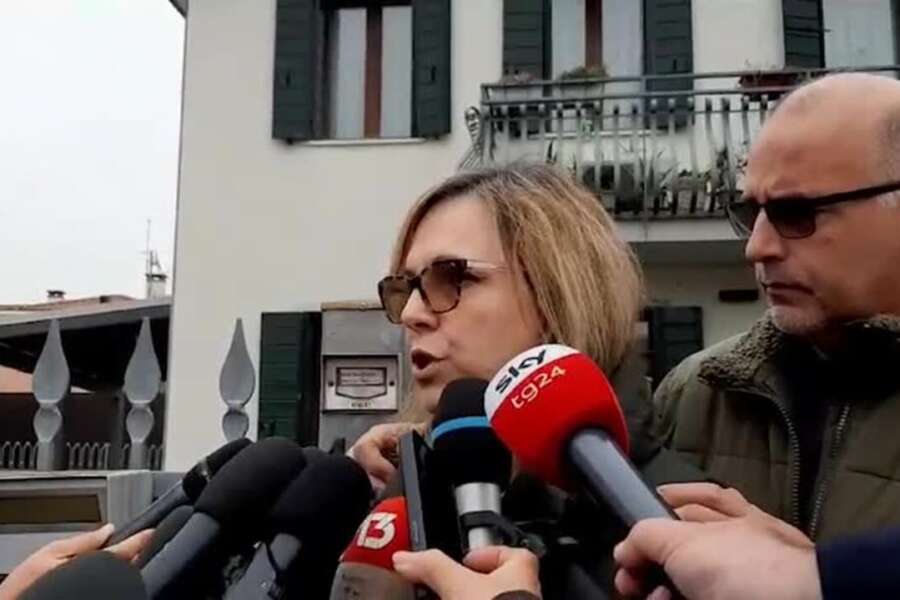 Omicidio Giulia Cecchettin, i genitori di Filippo Turetta: “Gli è scoppiata qualche vena in testa. Non siamo una famiglia patriarcale”