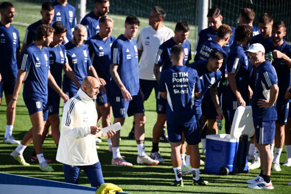Foto Massimo Paolone/LaPresse 4 Settembre 2023 – Firenze, Italia – sport, calcio – Raduno Nazionale Italiana Calcio – Allenamento al centro Tecnico Coverciano. Nella foto: il nuovo Commissario Tecnico Luciano Spalletti

September 4, 2023 Florence, Italy – sport, calcio – Italian National Football Gathering – Training at the Coverciano technical center. In the pic: Luciano Spalletti