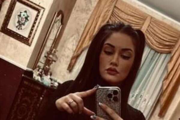 Ragazza sfregia in volto la fidanzata del suo ex: l’evasione dai domiciliari e l’imboscata per aggredirla