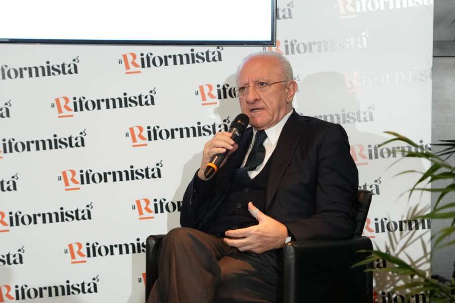 De Luca alla giornata del Riformista: “L’assicurazione a vita di Meloni è nel Pd”