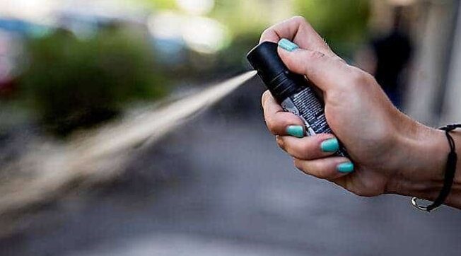 Baby rapinatrici a Ferrara: spruzzano spray urticante alle vittime. La capa della gang: una bimba di 11 anni