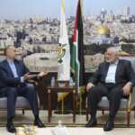 Un incontro nel 2023 tra il Ministro degli Esteri iraniano Hossein Amirabdollahian e il capo di Hamas Ismail Haniyeh a Doha, in Qatar