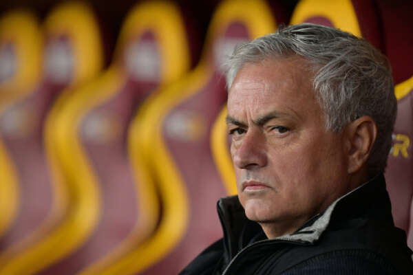 Foto Alfredo Falcone/LaPresse 26 Novembre 2023 – Roma, Italia – sport, calcio – Roma vs Udinese – Campionato italiano di calcio Serie A TIM 2023/2024 – Stadio Olimpico di Roma.
Nella foto: Jose’ Mourinho (head coach AS Roma)
Foto Alfredo Falcone/LaPresse November 26, 2023 Rome, Italy – sport, soccer – Roma vs Udinese – Italian Serie A Football Championship 2023/2024 – Olimpic Stadium în Rome.
In the pic: Jose’ Mourinho (head coach AS Roma) Foto Alfredo Falcone/LaPresse 26 Novembre 2023 – Roma, Italia – sport, calcio – Roma vs Udinese – Campionato italiano di calcio Serie A TIM 2023/2024 – Stadio Olimpico di Roma.
Nella foto: Jose’ Mourinho (head coach AS Roma)
Foto Alfredo Falcone/LaPresse November 26, 2023 Rome, Italy – sport, soccer – Roma vs Udinese – Italian Serie A Football Championship 2023/2024 – Olimpic Stadium în Rome.
In the pic: Jose’ Mourinho (head coach AS Roma)