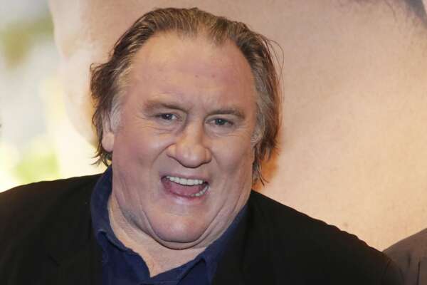 L’èlite francese difende Gérard Depardieu dalle accuse di molestie “grande attore attacchiamo la cultura” | Le associazioni: “Si sputa in faccia alle vittime” L’èlite francese difende Gérard Depardieu dalle accuse di molestie “grande attore attacchiamo la cultura” | Le associazioni: “Si sputa in faccia alle vittime”