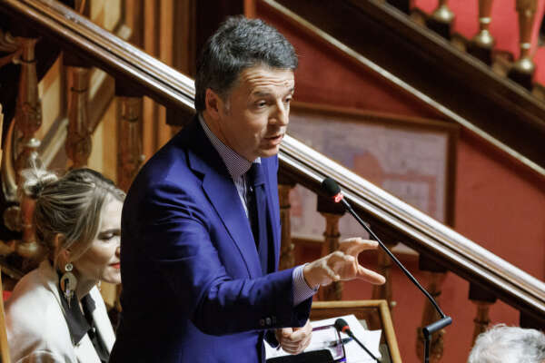 Mes, Renzi a Forza Italia: “Con l’astensione tradite la linea di Berlusconi”