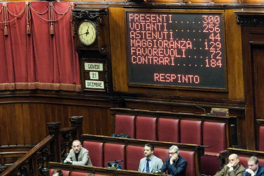 Foto Mauro Scrobogna /LaPresse 
21-12-2023 Roma – Politica – Camera dei Deputati, ratifica accordo MES – Nella foto: risultato del voto dell’art 1 durante i lavori sulla ratifica ed esecuzione dell’Accordo recante modifica del Trattato che istituisce il Meccanismo europeo di stabilità

December 21, 2023 Roma – Politics –  Chamber of Deputies, ratification of the ESM agreement – In the photo: result of vote on article 1 during the work on the ratification and execution of the Agreement amending the Treaty establishing the European Stability Mechanism