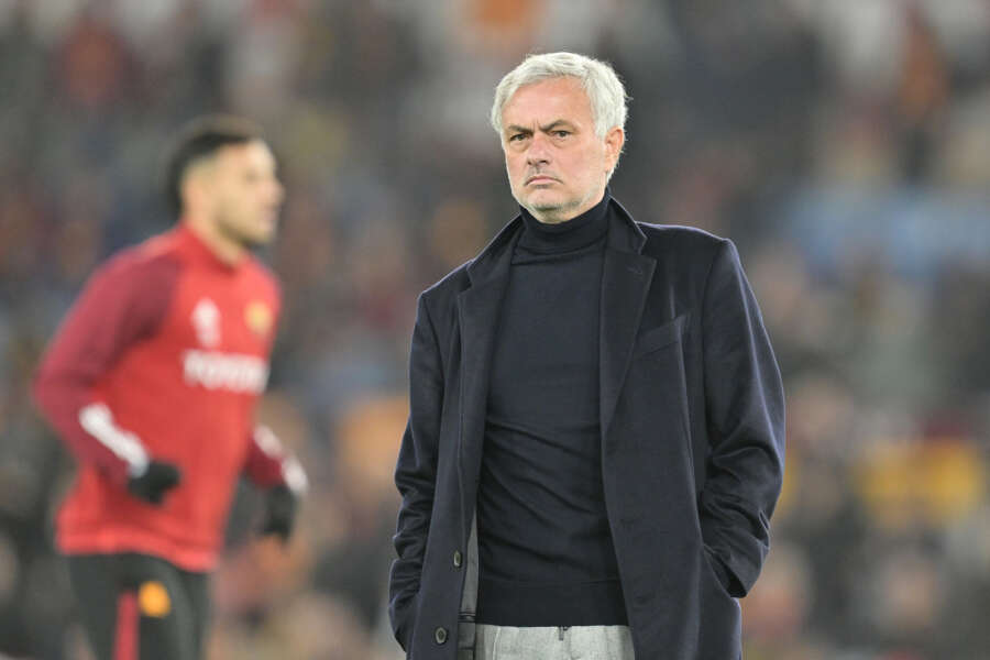 Foto Alfredo Falcone/LaPresse 23 Dicembre 2023 – Roma, Italia – sport, calcio – Roma vs Napoli – Campionato italiano di calcio Serie A TIM 2023/2024 – Stadio Olimpico di Roma. 
Nella foto: Jose’ Mourinho (head coach AS Roma) 

Foto Alfredo Falcone/LaPresse December 23, 2023 Rome, Italy – sport, soccer – Roma vs Napoli – Italian Serie A Football Championship 2023/2024 – Olimpic Stadium în Rome.
 In the pic:  Jose’ Mourinho (head coach AS Roma)2