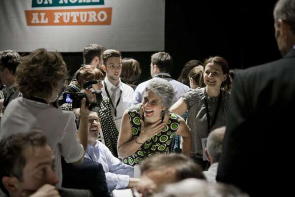 Foto LaPresse25 ottobre 2013. Firenze, ItaliaPoliticaIl sindaco di Firenze e candidato alla segreteria del Partito Democratico Matteo Renzi prima del collegamento col programma Otto e Mezzo durante la convention Leopolda 2013.Nella foto: Anna Paola ConciaPhoto LaPresseOctober 25, 2013. Florence, ItalyPoliticsThe mayor of Florence and runner for the leadership of the Democratic Party Matteo Renzi during the convention Leopolda 2013.