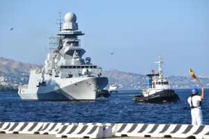 Fregata Marina Militare Virginio Fasan arriva nel porto di Messina