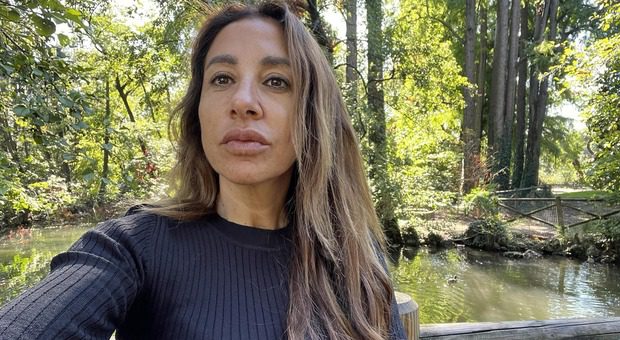 Multata perché passata con il rosso mentre fa jogging: l’avvocatessa-runner rincorsa da una volante di vigilesse di Lecce