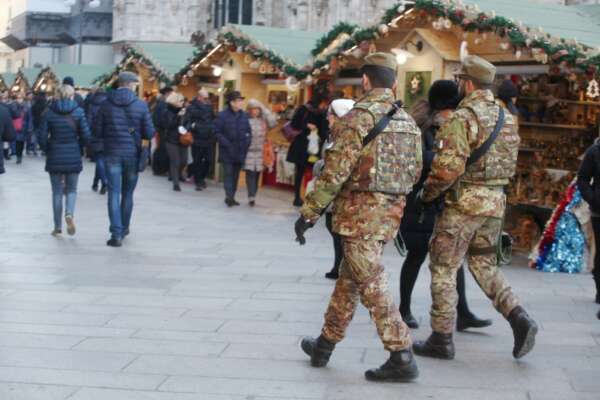 Terrorismo natale attentati polizia