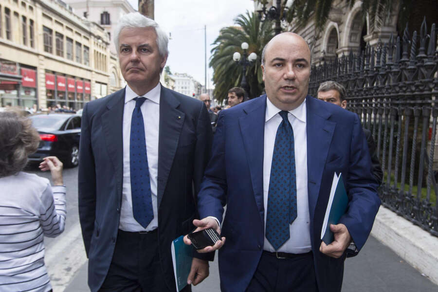 Foto Roberto Monaldo / LaPresse30-05-2014 RomaEconomiaAssemblea della Banca d’ItaliaNella foto Alessandro Profumo (presidente  Mps), Fabrizio Viola (ad Mps)Photo Roberto Monaldo / LaPresse30-05-2014 Rome (Italy)Bank of Italy assemblyIn the photo Alessandro Profumo, Fabrizio Viola