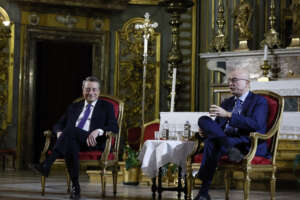 Draghi è tornato: “L’Europa va unita, serve più coraggio” Draghi è tornato: “L’Europa va unita, serve più coraggio”