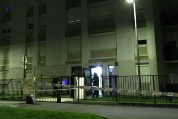 Strage di Natale a Parigi, madre e quattro figli piccoli uccisi in casa: arrestato il padre