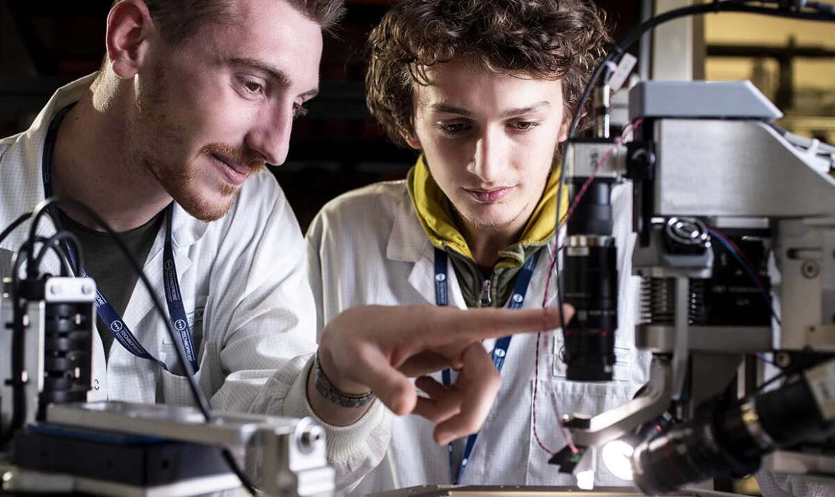 TECHNOPROBE

AZIENDA PRODUZIONE ARTICOLI ELETTRONICI

PRODUZIONE PRODUZIONI WAFER SILICIO
CHIP RICERCATORI SPECIALIZZATI INGEGNERI
LAVORO GIOVANI