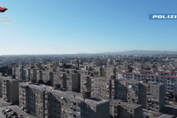 Blitz ad Afragola, 26 arresti nel nuovo clan: Rione Salicelle come il Parco Verde, spaccio, scontri e poco Stato Blitz ad Afragola, 26 arresti nel nuovo clan: Rione Salicelle come il Parco Verde, spaccio, scontri e poco Stato