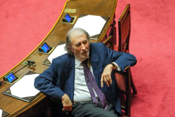 Foto Mauro Scrobogna/LaPresse 
21-12-2022 Roma (Italia) Politica – Senato, fiducia su decreto legge aiuti quater – Nella foto: Roberto Scarpinato M5S

12-21-2022 Rome (Italy) Politics – Senate, trust on aid decree law quater – In the photo: Roberto Scarpinato M5S