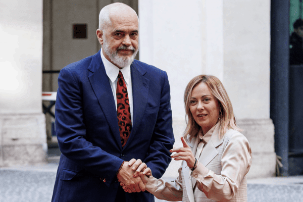 Protocollo Albania approvato: nessuna polemica, tanti dubbi Protocollo Albania approvato: nessuna polemica, tanti dubbi