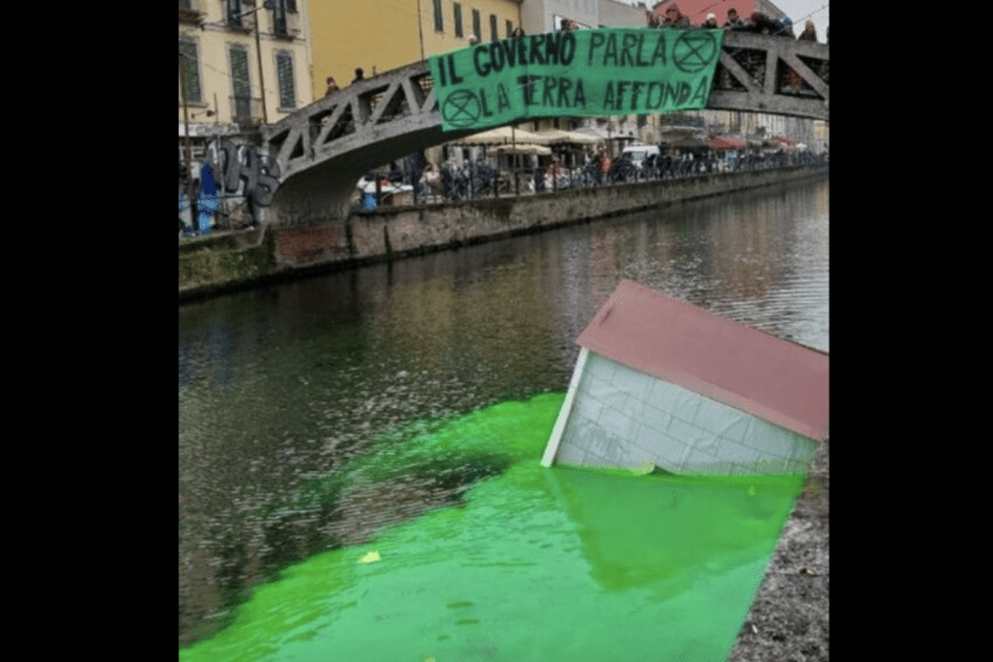 Clima, acque verdi a Venezia, Roma, Milano e Torino: blitz in tutta Italia di Extinction Rebellion