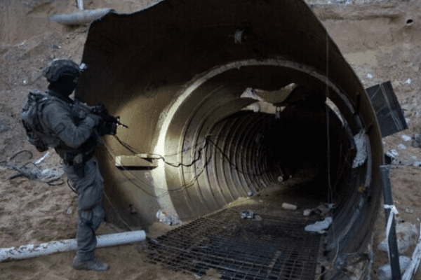 Il super tunnel scoperto a Gaza dall’esercito israeliano: lungo 4 km e profondo 50 metri