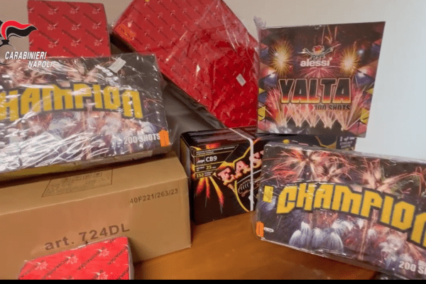 La bomba scudetto, a Napoli sequestrato furgone con tonnellate di fuochi: “45 chili di esplosivo in movimento”
