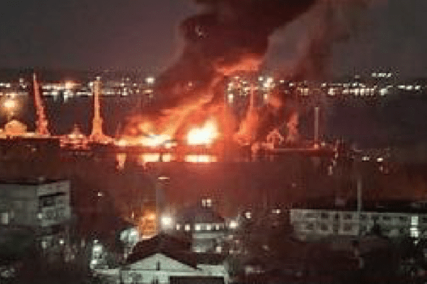 Attacco in Crimea, Ucraina distrugge “nave russa che trasportava droni iraniani” Attacco in Crimea, Ucraina distrugge “nave russa che trasportava droni iraniani”