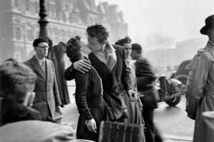 Le Baiser de l’Hoyel de Ville. La grande retrospettiva dedicata a Doisneau