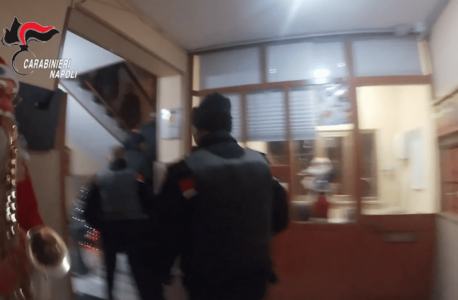 Blitz alla festa di compleanno: 200 carabinieri rovinano la torta a Gaetano Angrisano, latitante della Vanella Grassi