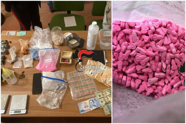 Blitz a Napoli, casa trasformata in laboratorio per droghi ‘pregiate’: dalla cocaina rosa ai francobolli di Lsd Blitz a Napoli, casa trasformata in laboratorio per droghi ‘pregiate’: dalla cocaina rosa ai francobolli di Lsd