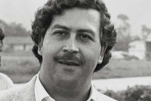 Accadde Oggi 2 dicembre – Muore Pablo Escobar, ucciso nei sobborghi di Medellin in uno scontro a fuoco Accadde Oggi 2 dicembre – Muore Pablo Escobar, ucciso nei sobborghi di Medellin in uno scontro a fuoco