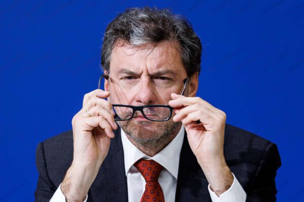 Foto Roberto Monaldo / LaPresse
27-09-2023 Roma
Politica
Palazzo Chigi – Conferenza stampa al termine del Consiglio dei ministri
Nella foto Giancarlo Giorgetti
27-09-2023 Rome (Italy)
Politica
Chigi palace – Press conference at the end of the Council of ministers
In the pic Giancarlo Giorgetti Foto Roberto Monaldo / LaPresse
27-09-2023 Roma
Politica
Palazzo Chigi – Conferenza stampa al termine del Consiglio dei ministri
Nella foto Giancarlo Giorgetti
27-09-2023 Rome (Italy)
Politica
Chigi palace – Press conference at the end of the Council of ministers
In the pic Giancarlo Giorgetti