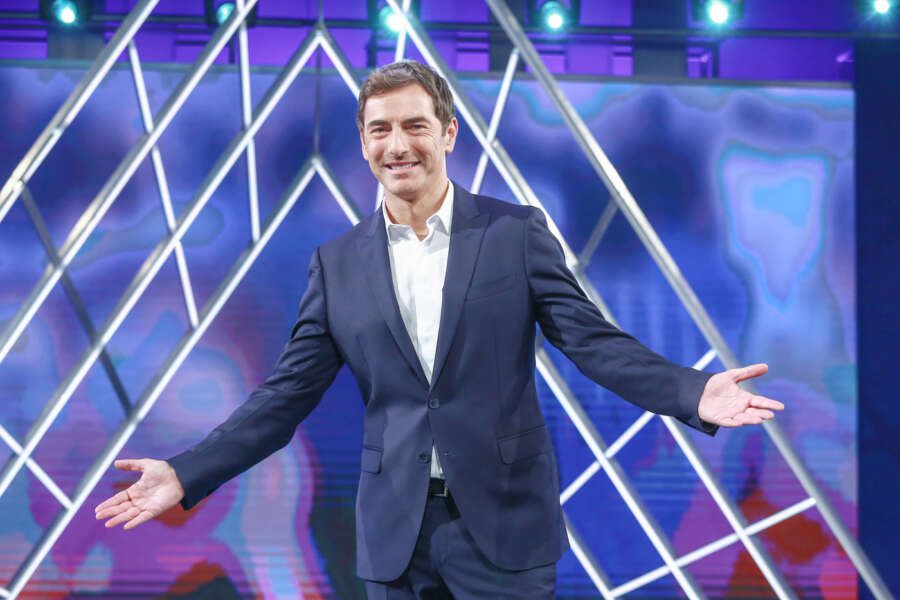 Marco Liorni sarà il nuovo conduttore de L’Eredità. L’esclusione di Pino Insegno e le nuove professoresse