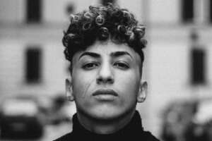 Medy Cartier fermato dopo un inseguimento. La guida senza patente e la minaccia del trapper agli agenti: “Vi umilio”