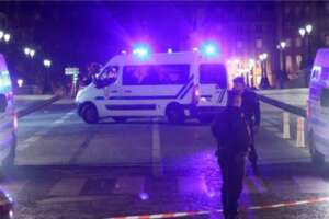 Parigi, uomo urla “Allah Akbar” e uccide un turista tedesco. Arrestato, era a rischio radicalizzazione