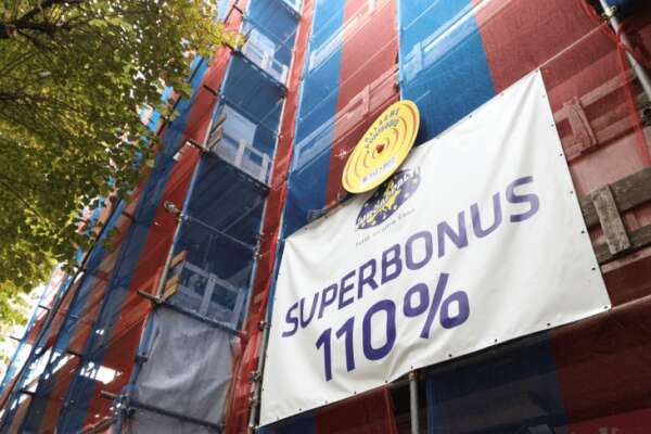 Più tasse per chi ha usufruito del Superbonus e caccia a ‘case fantasma’, Giorgetti: “Saggezza è prudenza” Più tasse per chi ha usufruito del Superbonus e caccia a ‘case fantasma’, Giorgetti: “Saggezza è prudenza”