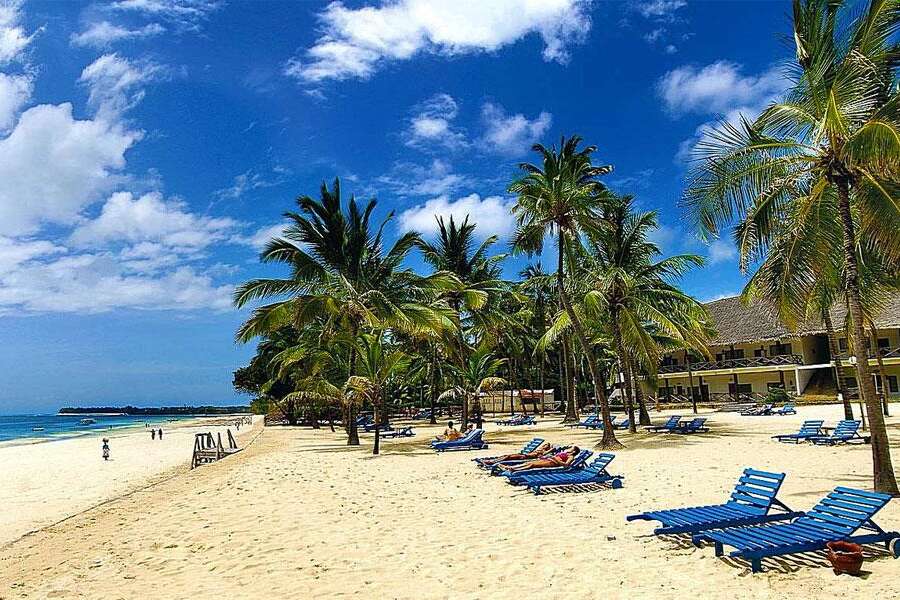 Turista italiana morta in Kenya per incidente durante transfer: era arrivata da poche ore per le vacanze di Natale