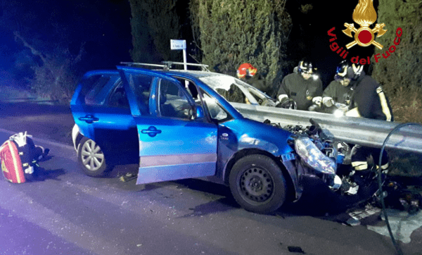 Auto trafitta da guardrail a Montespertoli: a bordo quattro giovani dopo il sabato sera