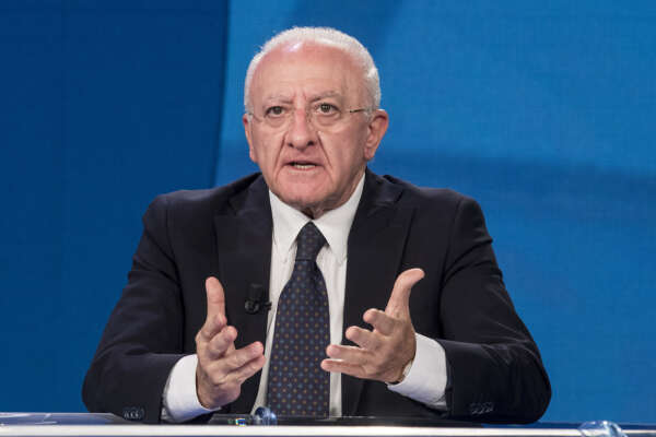 Vincenzo De Luca contro Fitto