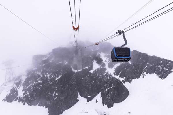 Cervinia, cavo della seggiovia danneggiato: salvi grazie ai controlli pre-apertura